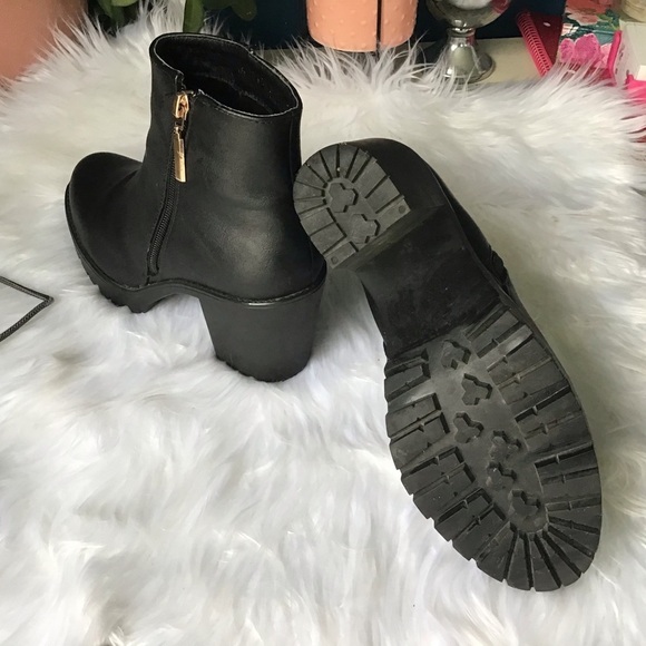 Lady Paulina Black Booties - Picture 5 of 10